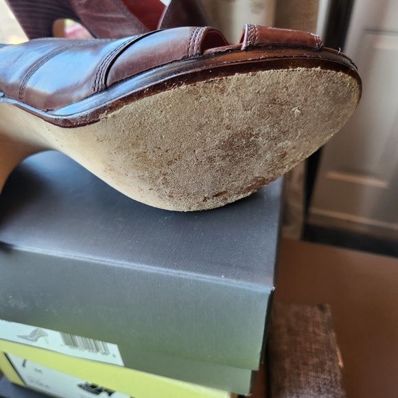 Max Studio Women's open toe slingback all leather shoes, Size 7M - Picture 8 of 8